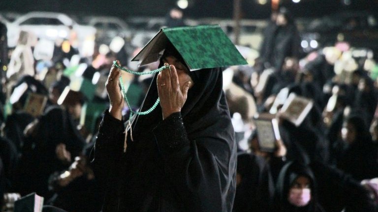 لیالی قدر | شب زنده‌داری مردم رودان در شب بیست و یکم رمضان