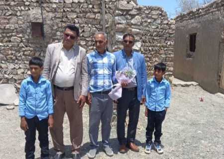 معلم فداکار روستای خراوی رودان تجلیل شد