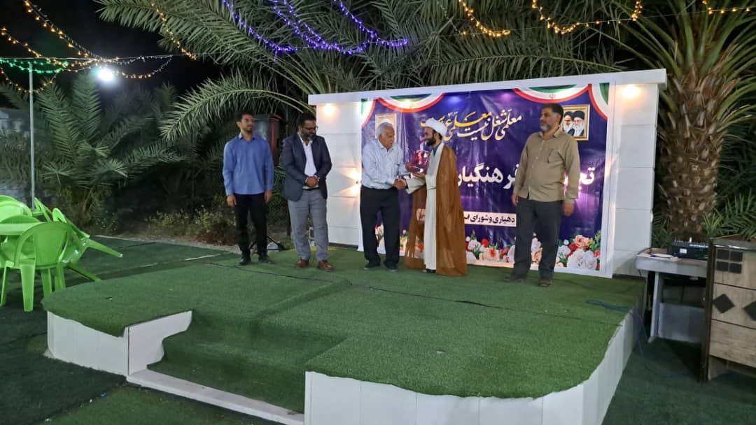 ۷۰ فرهنگی و کارگر روستای غیبی تجلیل شدند