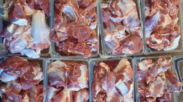 توزیع گوشت گرم بین خانواده ایتام در رودان