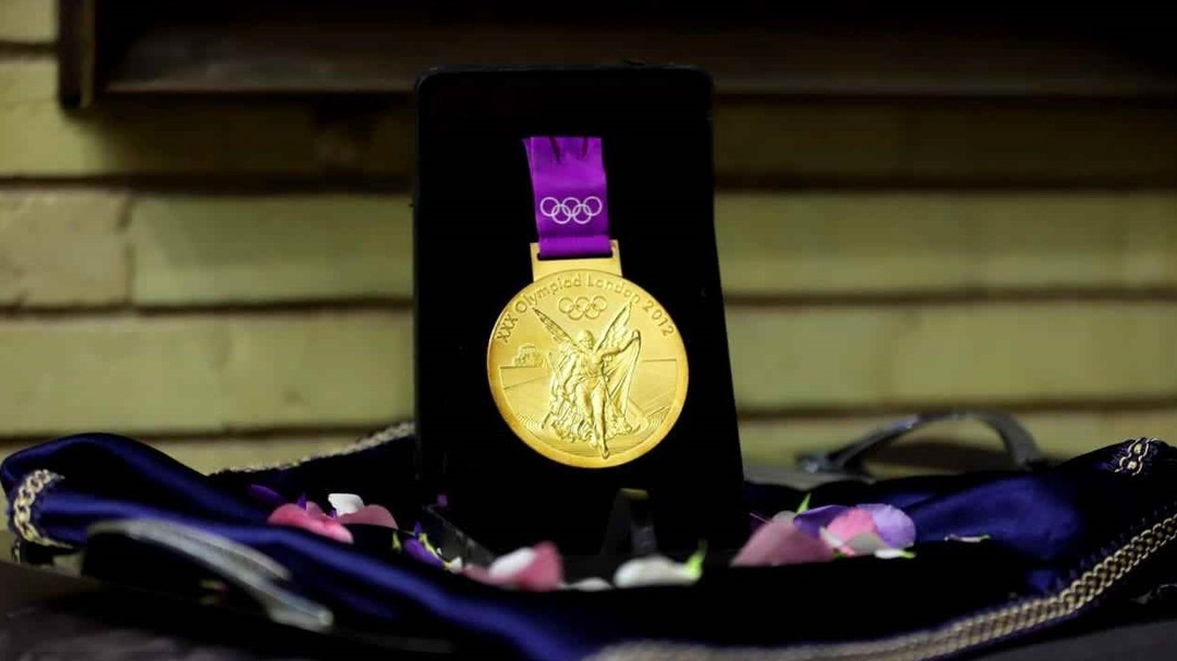 ورزشکار رودانی مدال طلای خود را به خانم امامی اهدا کرد