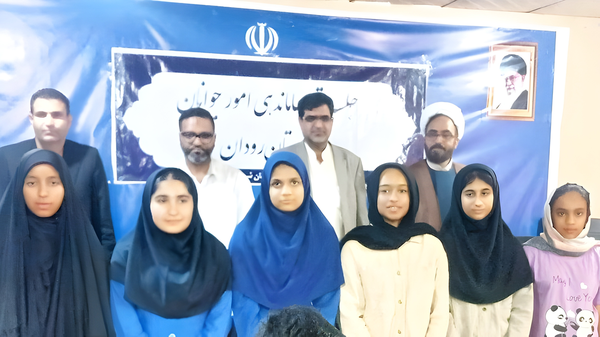 دختران موفق رودان تجلیل شدند