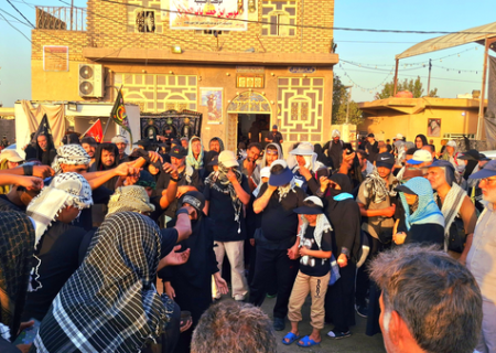 اجرای پرشور نمایش یک پرچم یک وطن در مسیر پیاده‌روی اربعین