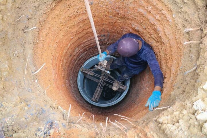 نجات یک شهروند از چاه در رودان