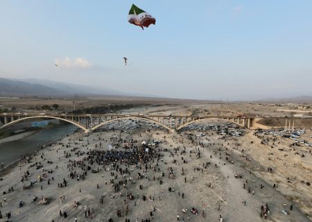 جشنواره پرواز بادبادک‌ها، شادی کودکان رودانی را رقم زد