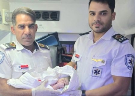 تولد نوزاد با تلاش قهرمانان اورژانس پیش‌بیمارستانی رودان