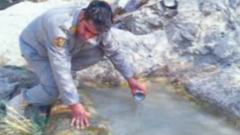 اجرای عملیات ضدعفونی آبشخورهای حیات وحش شهرستان رودان