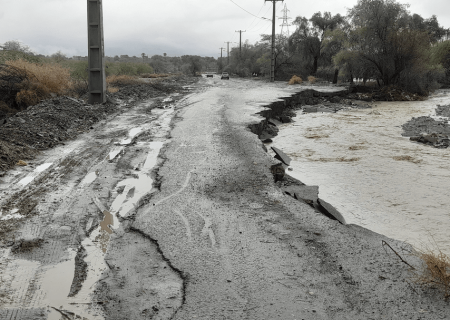 محور اصلی بخش بیکاه در مسیر دهگلکن به کهنشوئیه بر اثر بارندگی مسدود شد