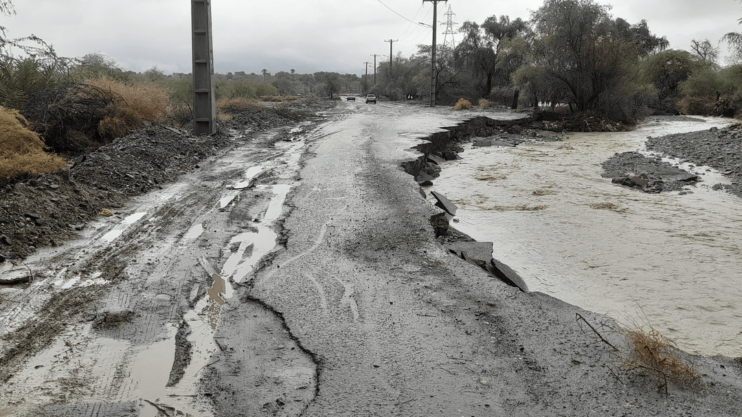 محور اصلی بخش بیکاه در مسیر دهگلکن به کهنشوئیه بر اثر بارندگی مسدود شد