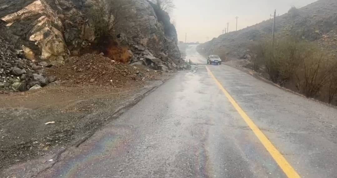 ریزش کوه در ورودی بخش جغین رودان