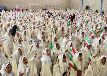 جشن تکلیف ۵۳۰ دانش‌آموز رودانی؛ روزی به یادماندنی برای پایه سومی‌ها