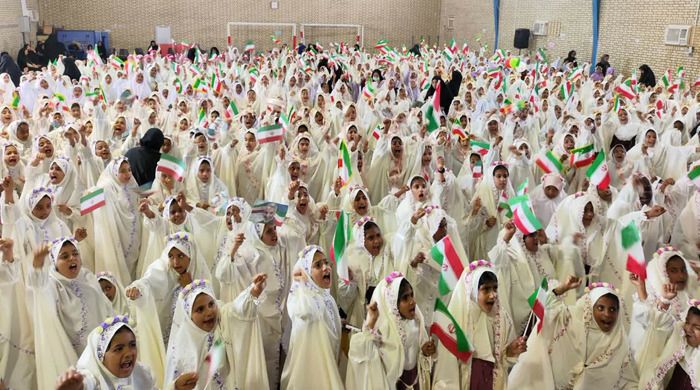 جشن تکلیف ۵۳۰ دانش‌آموز رودانی؛ روزی به یادماندنی برای پایه سومی‌ها