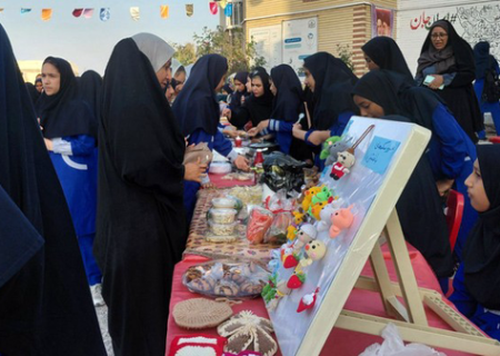 بازارچه کسب‌وکار دانش‌آموزی در دبیرستان دخترانه فدک رودان برپا شد