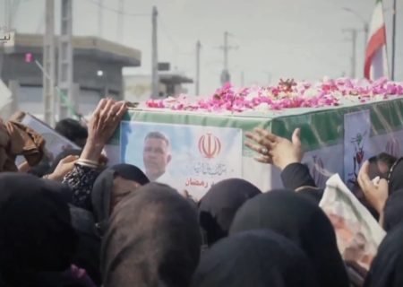 بیکاه؛ فرزند شهیدش را در آغوش گرفت