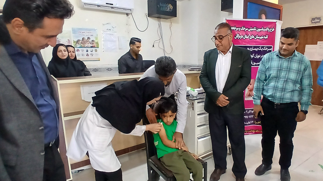 طرح واکسیناسیون تکمیلی سرخک و سرخجه در رودان آغاز شد