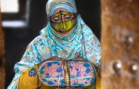 تلی‌بافی؛ تاروپود هویت بر لباس بانوان هرمزگان
