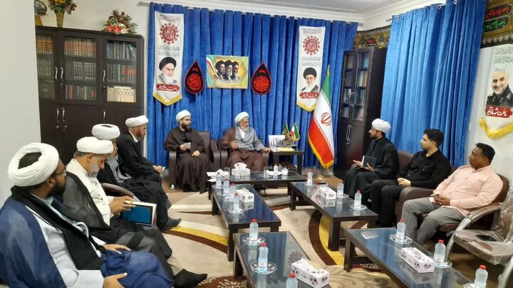 مساجد باید به کانون حل مسائل فرهنگی و اجتماعی محلات تبدیل شوند