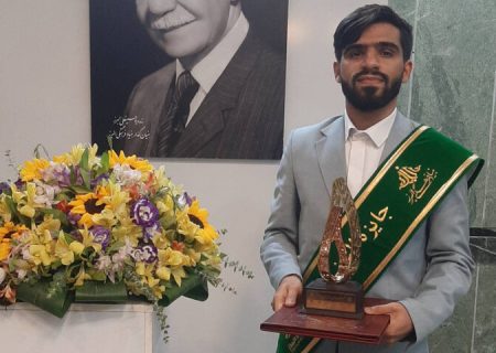 جوان رودانی نشان افتخار جایزه البرز را دریافت کرد